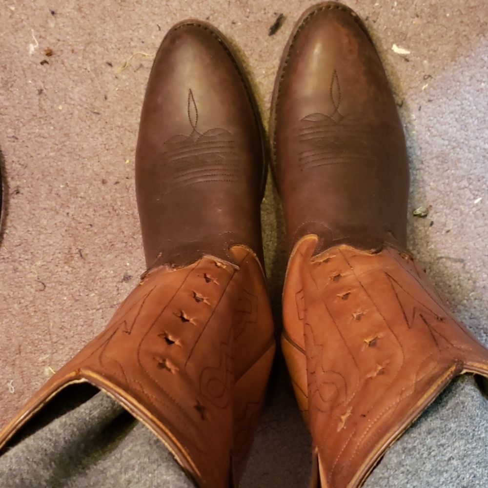 Pre-owned excellent condition Frye cowboy boots